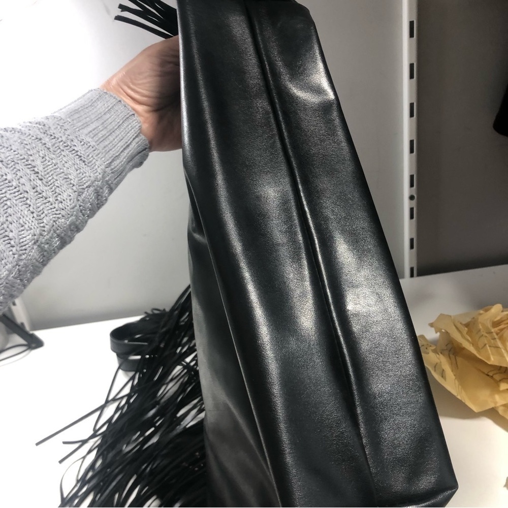 VICTORIA'S Secret 2018 Limited Edition Flirty Fringe Tote Bag - Style# 11140761 - Picture 5 of 7